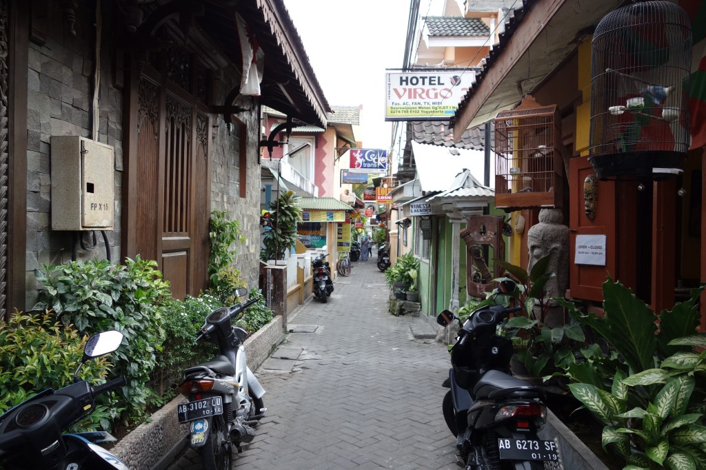 Here is the "gang" my hostel was in. Best alley I have come across.