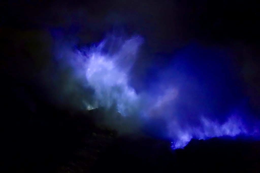 The blue flame, as best my camera could capture it.